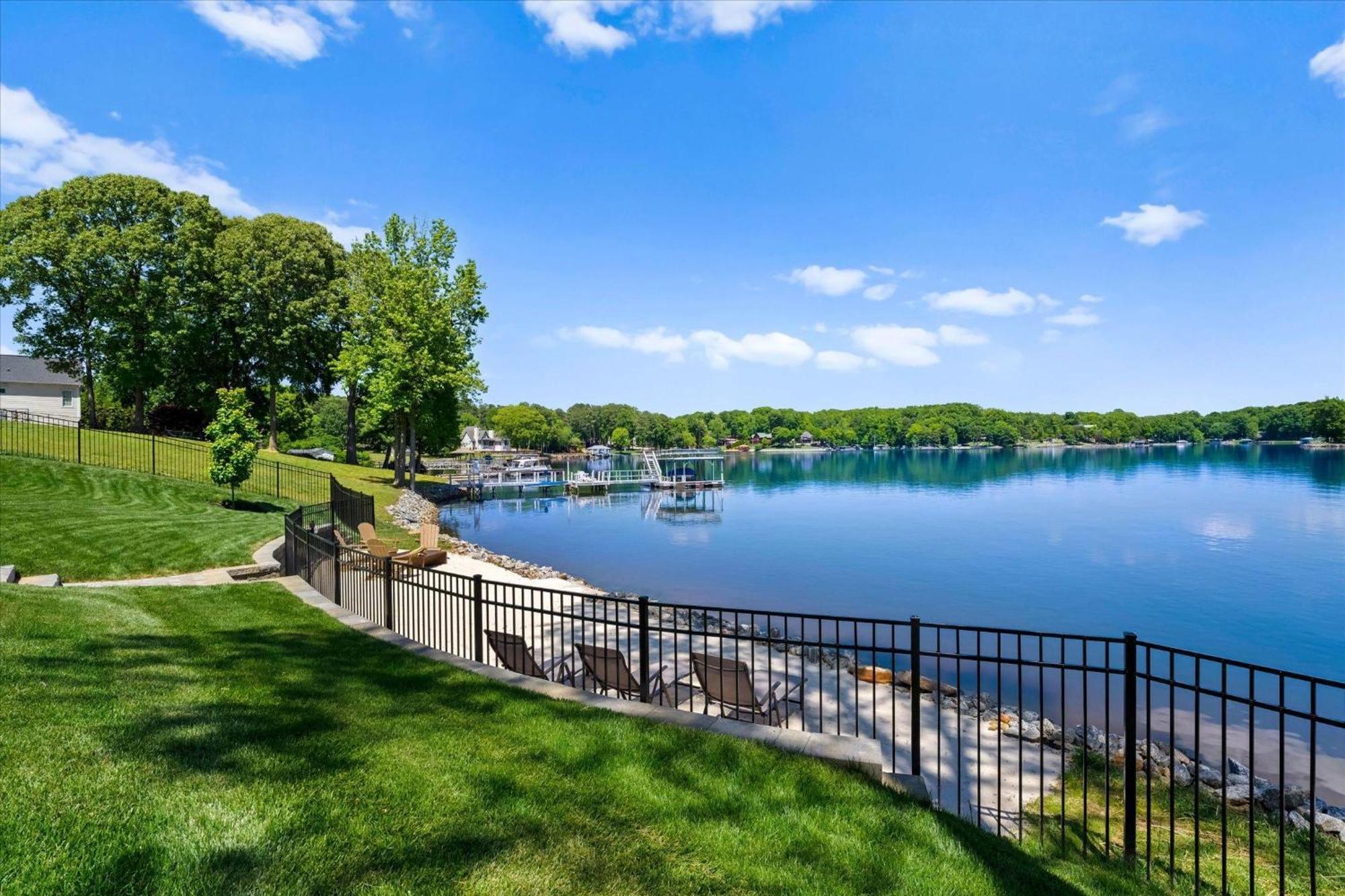 Hogan Crest Villa Mooresville Exterior photo